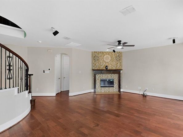 1343  Valley Vista Drive , Irving Texas 75063