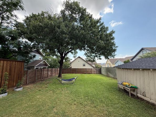 911 N Montclair Avenue , Dallas Texas 75208