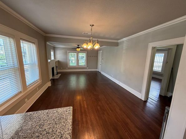 911 N Montclair Avenue , Dallas Texas 75208