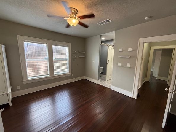 911 N Montclair Avenue , Dallas Texas 75208