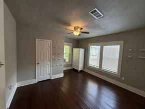 911 N Montclair Avenue , Dallas Texas 75208