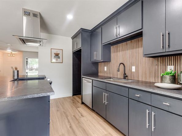927  Warren Way , Richardson Texas 75080