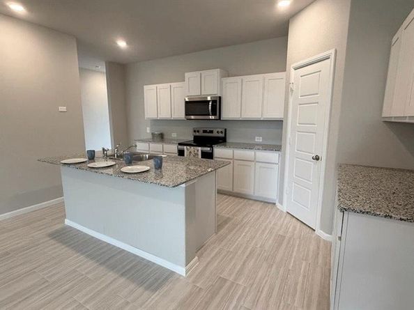 3016  STRAWBERRY FARM Lane , Fort Worth Texas 76140