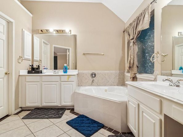 621  Candle Meadow Boulevard , DeSoto Texas 75115
