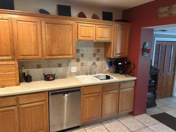 625 N Bailey Avenue , Fort Worth Texas 76107
