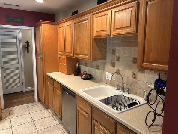 625 N Bailey Avenue , Fort Worth Texas 76107