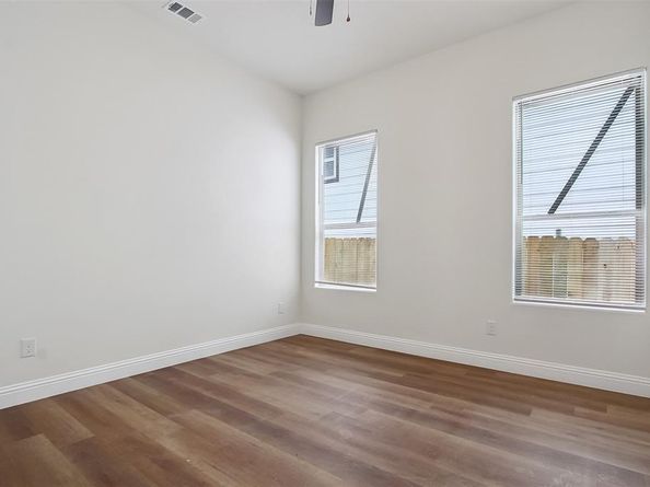 1920  Avenue B  , Fort Worth Texas 76104