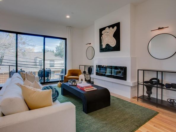 805  Pavillon Street  108, Dallas Texas 75204