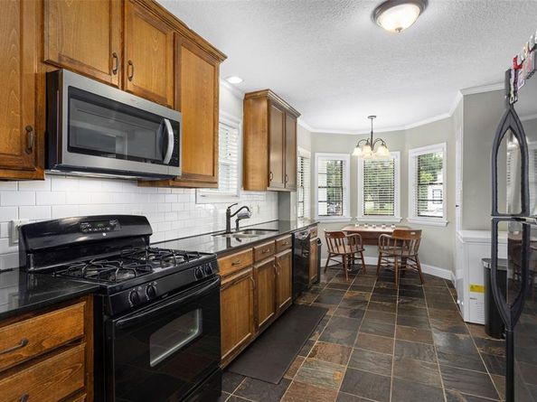 2721  Benbrook Boulevard , Fort Worth Texas 76109