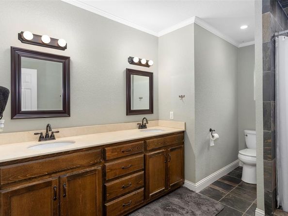 2721  Benbrook Boulevard , Fort Worth Texas 76109
