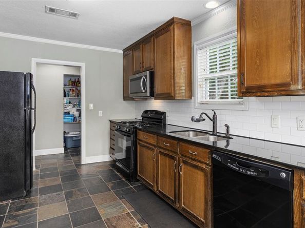 2721  Benbrook Boulevard , Fort Worth Texas 76109