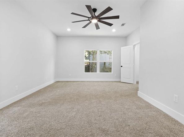2211  San Pablo Drive , Dallas Texas 75227