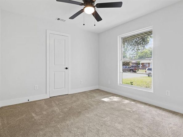 2211  San Pablo Drive , Dallas Texas 75227
