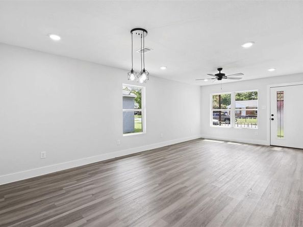 2211  San Pablo Drive , Dallas Texas 75227