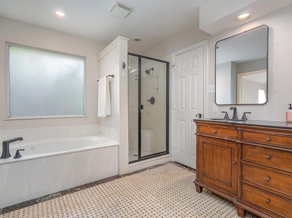 1819  Haydenbend Circle , Grapevine Texas 76051