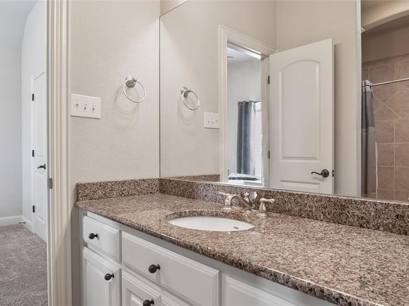 13801  Melissa Court , Justin Texas 76247