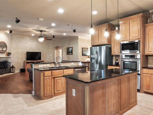 13801  Melissa Court , Justin Texas 76247