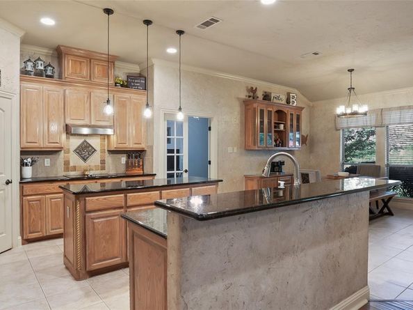 13801  Melissa Court , Justin Texas 76247