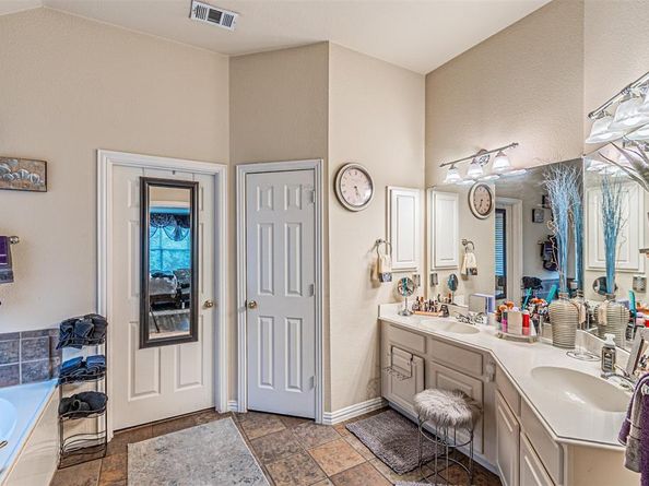 4913  Kingfisher Lane , Mesquite Texas 75181