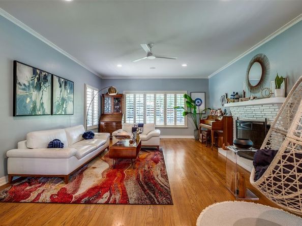 923  Leatrice Drive , Dallas Texas 75208