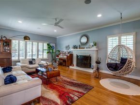 923  Leatrice Drive , Dallas Texas 75208