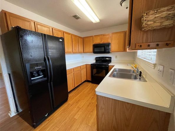 27 E Mountain Creek Court  5, Grand Prairie Texas 75052