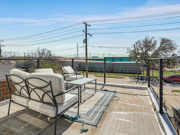 3725  Toronto Street , Dallas Texas 75212