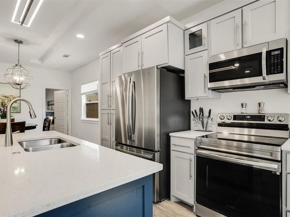 3725  Toronto Street , Dallas Texas 75212