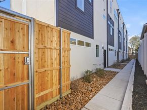 2202 N Carroll Avenue  104, Dallas Texas 75204