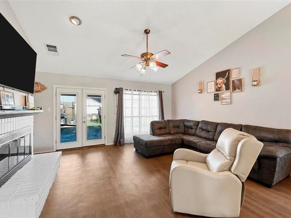 824  Bailey Drive , Cedar Hill Texas 75104