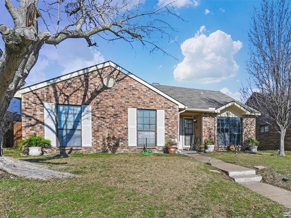 824  Bailey Drive , Cedar Hill Texas 75104