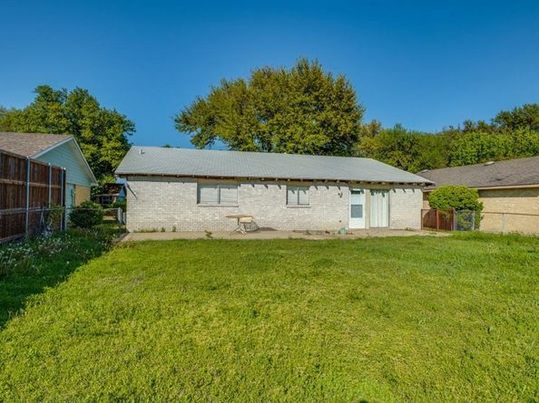 1721  Dell Oak Drive , Garland Texas 75040