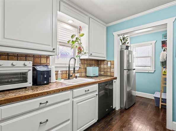 1809  Belle Place , Fort Worth Texas 76107