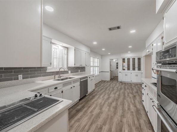 1718  Timbers Drive , Irving Texas 75061