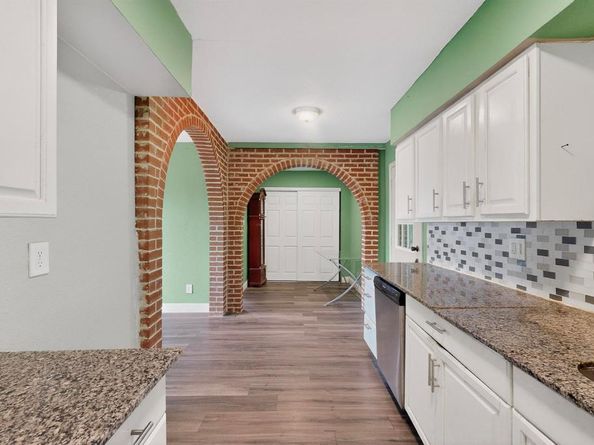 9805  Grady Lane , Dallas Texas 75217