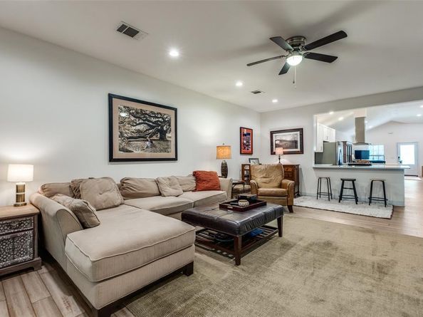 711  Hollywood Avenue , Dallas Texas 75208