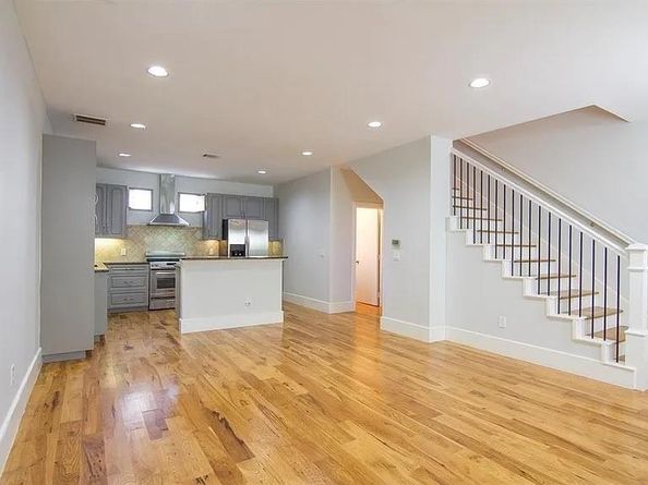 2606  Shelby Avenue  303, Dallas Texas 75219