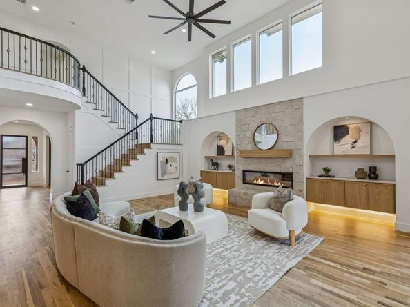 1209  Queen Peggy Lane , Lewisville Texas 75056