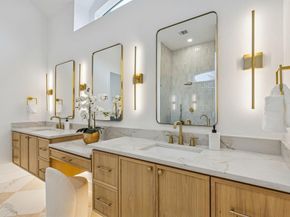 1209  Queen Peggy Lane , Lewisville Texas 75056