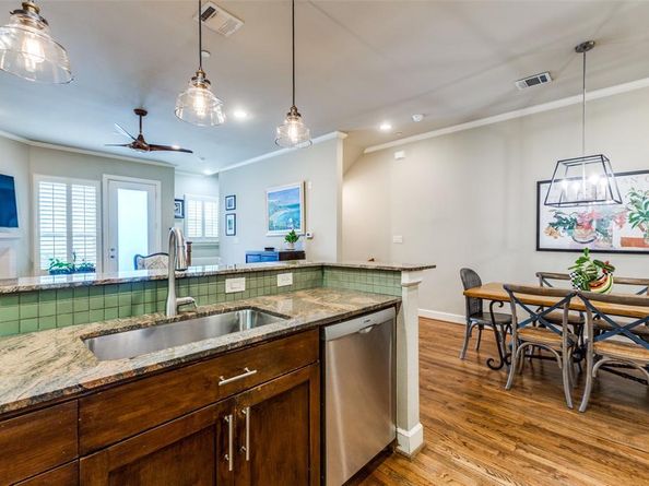 7333  Valley View Lane  304, Dallas Texas 75240