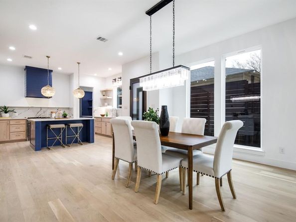 805 S Glasgow  , Dallas Texas 75223