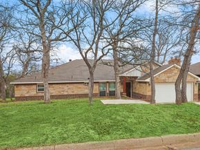 901  Highwoods Trail , Fort Worth Texas 76112