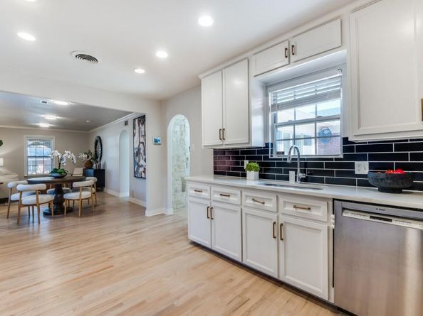 806  Knott Place , Dallas Texas 75208