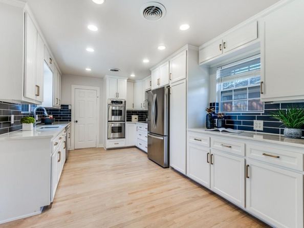 806  Knott Place , Dallas Texas 75208