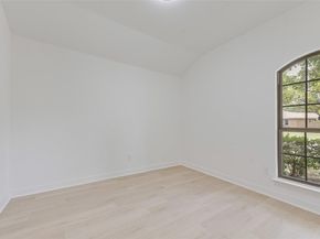 2718  Mossglen Drive , Dallas Texas 75227