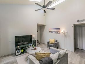 5750  Phoenix Drive  22, Dallas Texas 75231