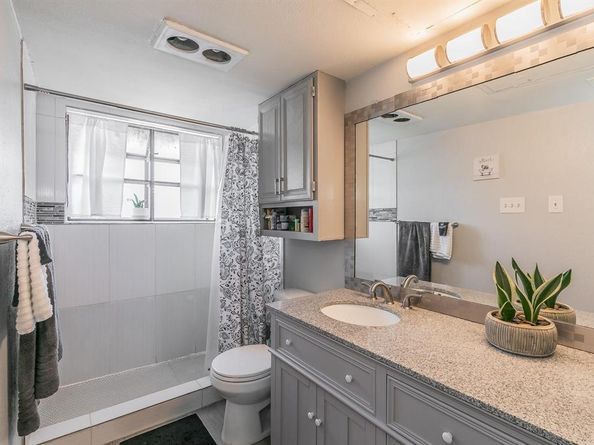 5750  Phoenix Drive  22, Dallas Texas 75231
