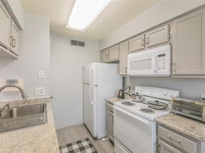 5750  Phoenix Drive  22, Dallas Texas 75231
