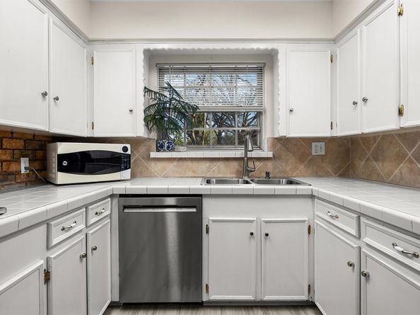 9551 E Lake Highlands Drive , Dallas Texas 75218