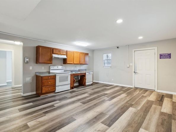 413 E 10th Street , Dallas Texas 75203